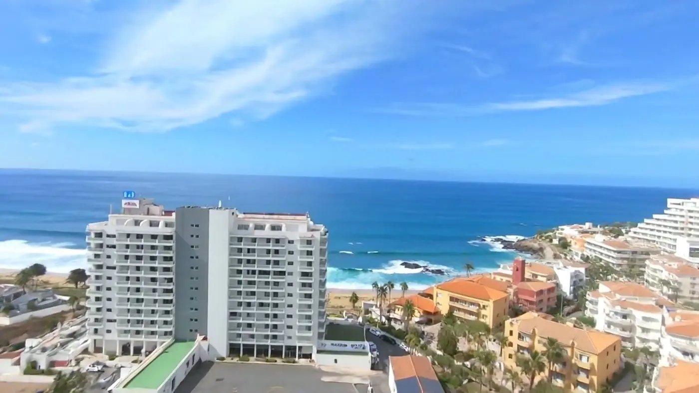 Vista aérea del parque residencial de primera línea en el sur de Tenerife